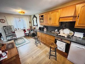 Kitchen- click for photo gallery